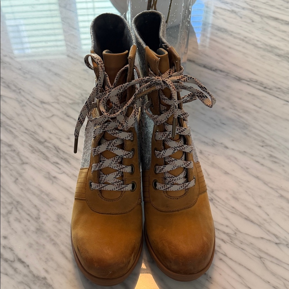 Sorel Tan and Gray Lace-Up Leather Felt Boots